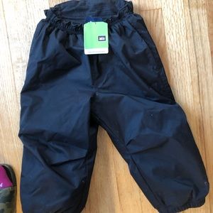 NWT REI 2T snow pants. Never worn!